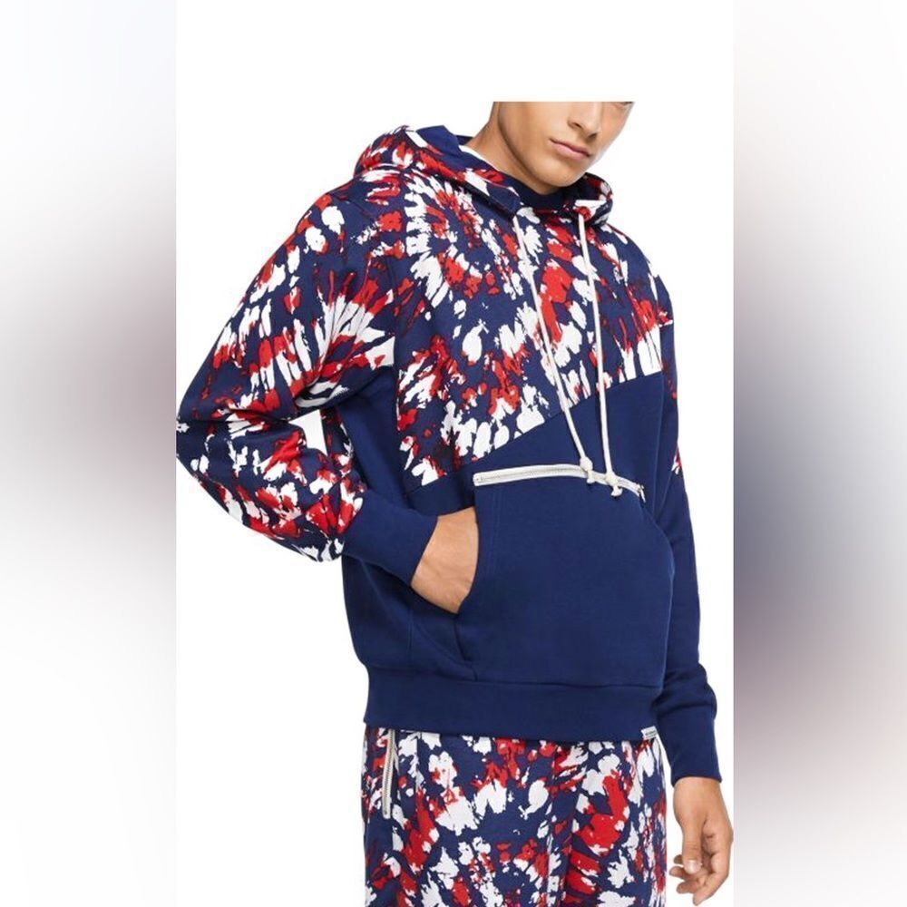 NWOT NIKE
THROWBACK BASKETBALL PULLOVER HOODIE
Men – Blue Void/Pale Ivory